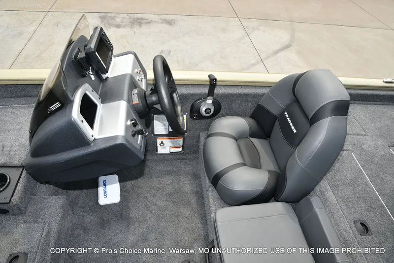 Slide: The Image of Tracker Pro Team 175 2026 - 39