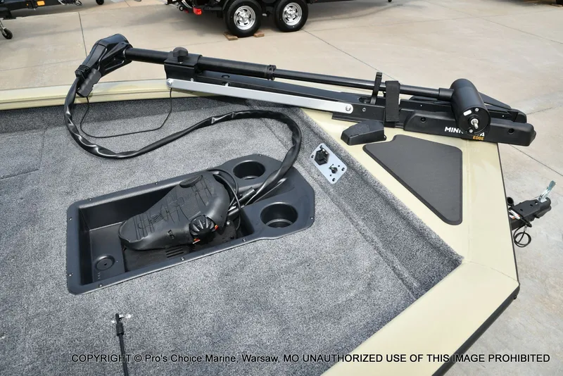 Slide: The Image of Tracker Pro Team 175 2026 - 4