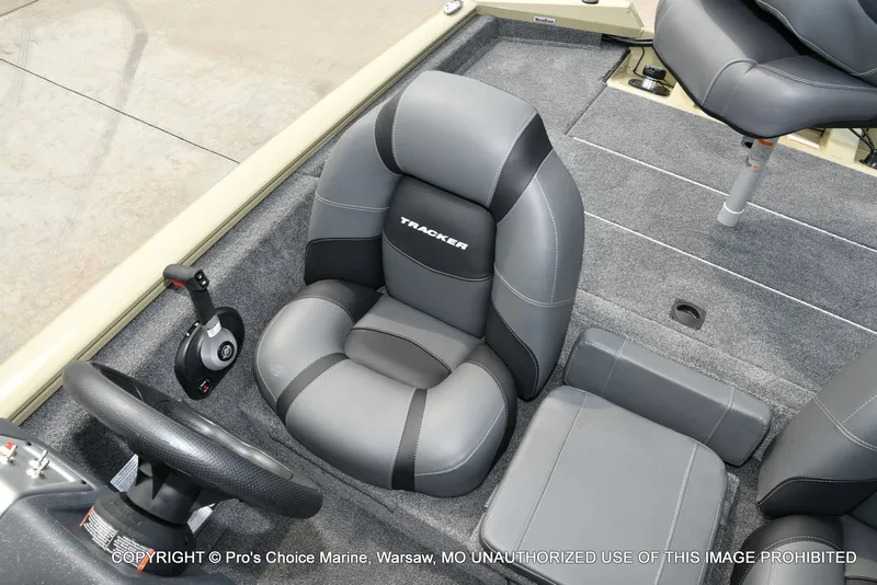 Slide: The Image of Tracker Pro Team 175 2026 - 46