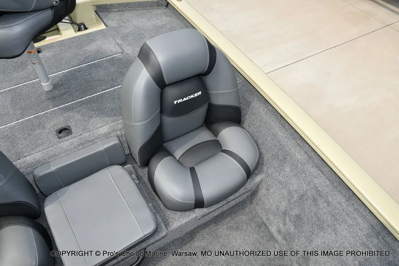 Slide: The Image of Tracker Pro Team 175 2026 - 47