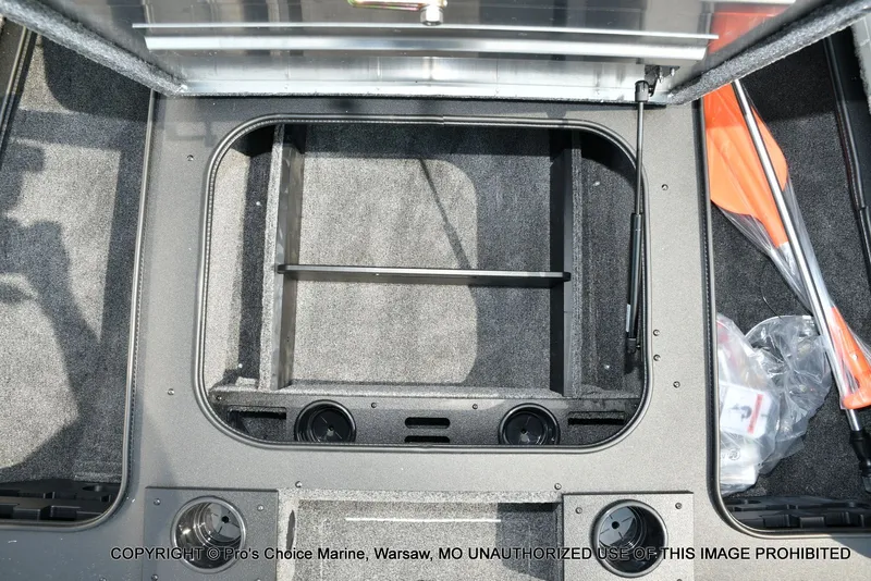 Slide: The Image of Tracker Pro Team 175 2026 - 52