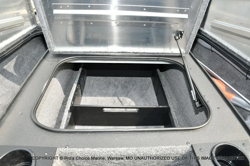 Slide: The Image of Tracker Pro Team 175 2026 - 53