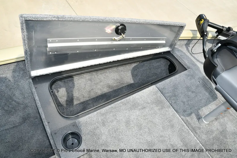 Slide: The Image of Tracker Pro Team 175 2026 - 54