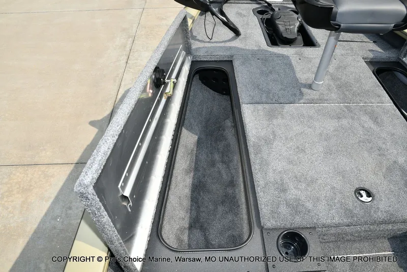 Slide: The Image of Tracker Pro Team 175 2026 - 55