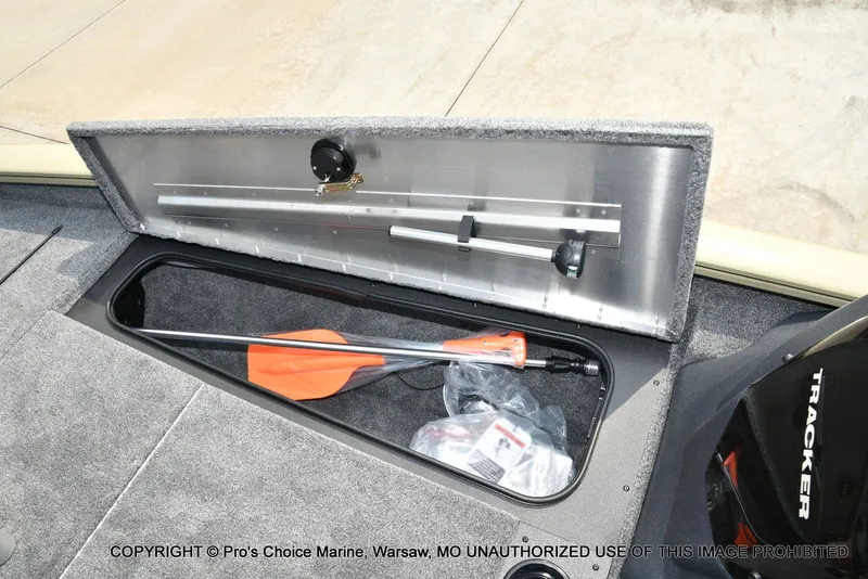 Slide: The Image of Tracker Pro Team 175 2026 - 56