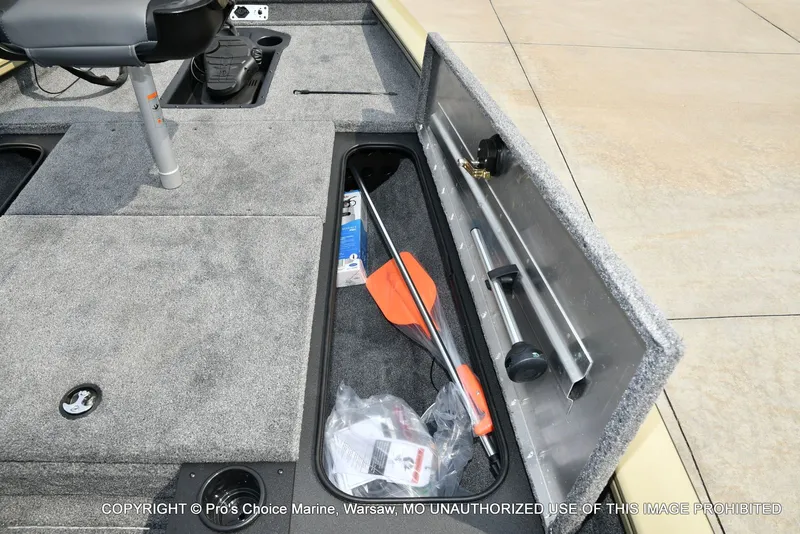 Slide: The Image of Tracker Pro Team 175 2026 - 57