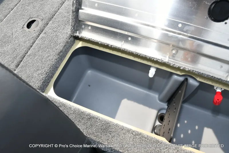 Slide: The Image of Tracker Pro Team 175 2026 - 59