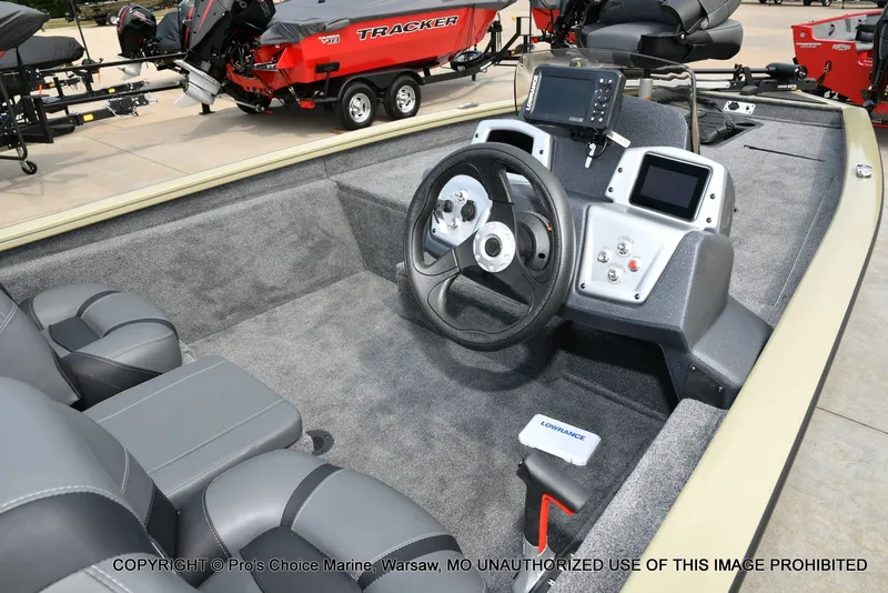 Slide: The Image of Tracker Pro Team 175 2026 - 6