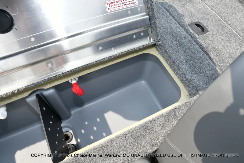 Slide: The Image of Tracker Pro Team 175 2026 - 60