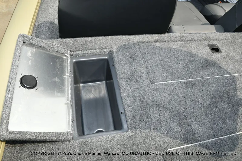 Slide: The Image of Tracker Pro Team 175 2026 - 61