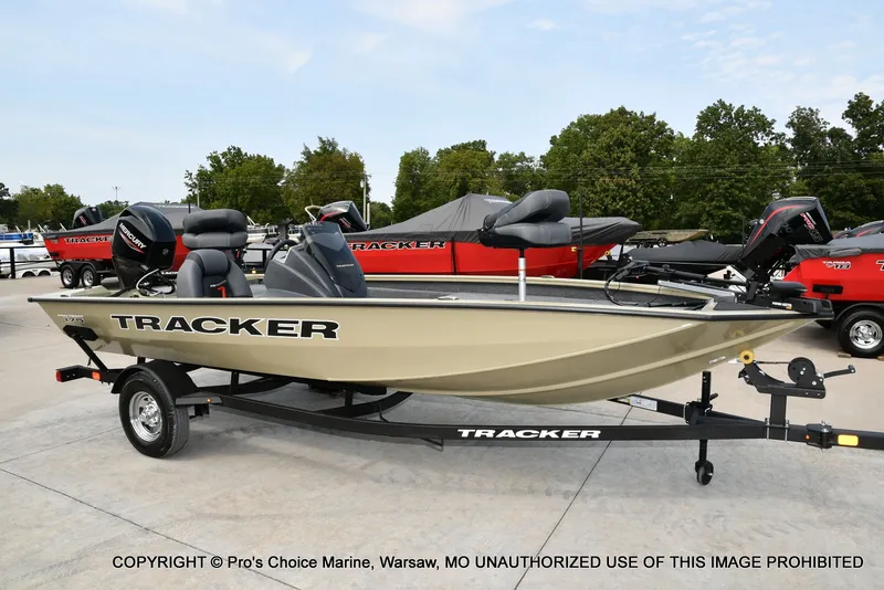 Slide: The Image of Tracker Pro Team 175 2026 - 65