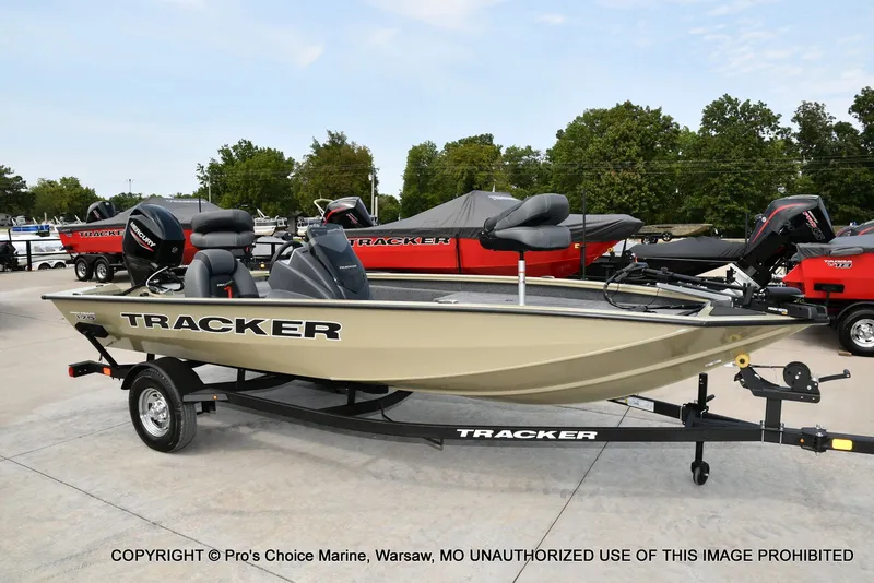 Slide: The Image of Tracker Pro Team 175 2026 - 66