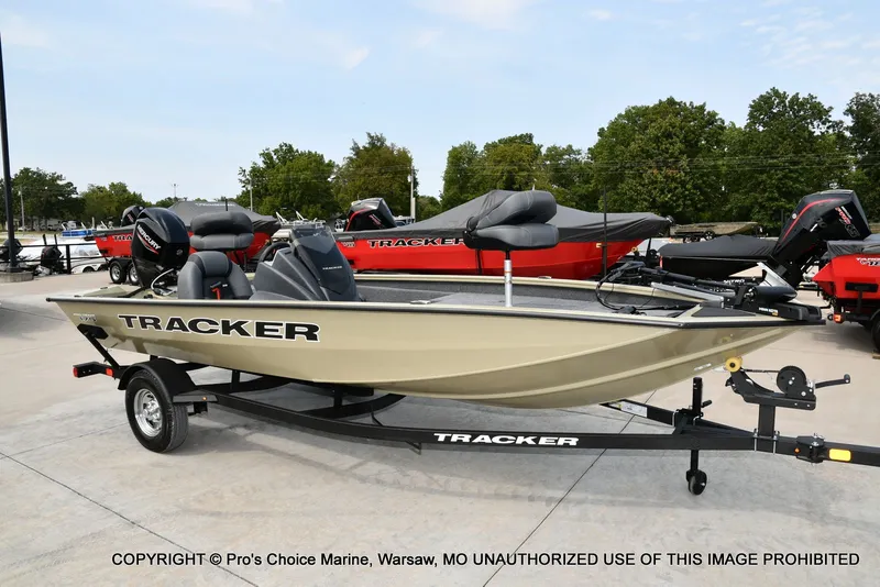 Slide: The Image of Tracker Pro Team 175 2026 - 67