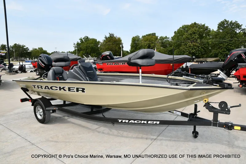 Slide: The Image of Tracker Pro Team 175 2026 - 68