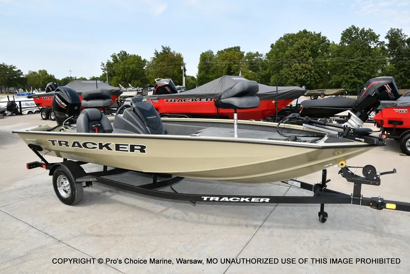 Slide: The Image of Tracker Pro Team 175 2026 - 69