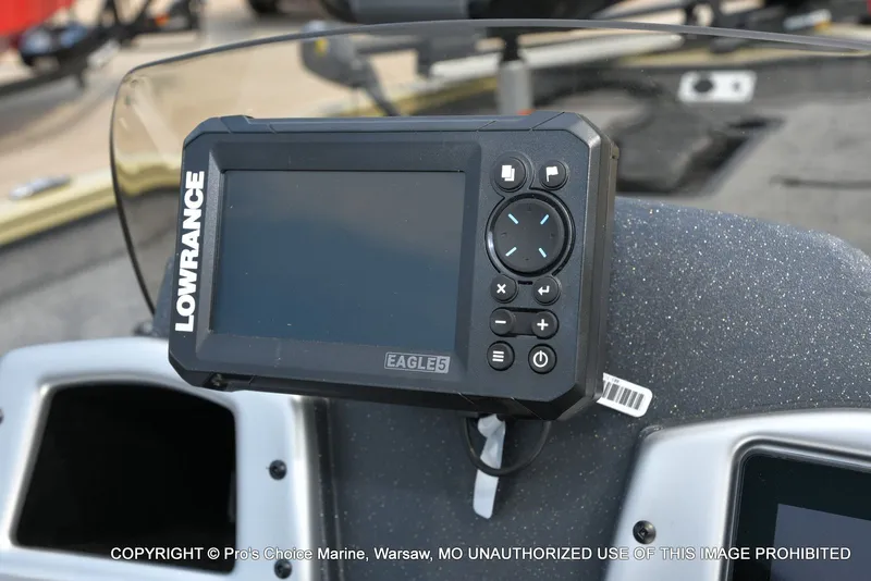 Slide: The Image of Tracker Pro Team 175 2026 - 7