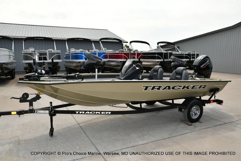 Slide: The Image of Tracker Pro Team 175 2026 - 70