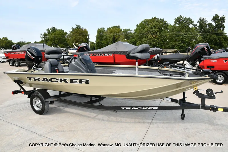 Slide: The Image of Tracker Pro Team 175 2026 - 71