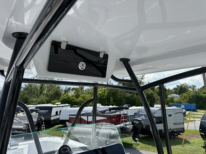 Slide: The Image of Twin Vee GFX 24GFX 2026 - 8