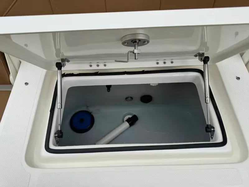 Slide: The Image of Skeeter SX2550 Family 2021 - 14