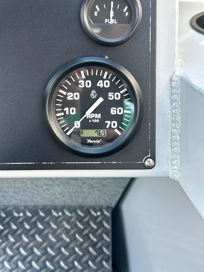 Slide: The Image of Hewescraft 210 Sea Runner ET 2015 - 11