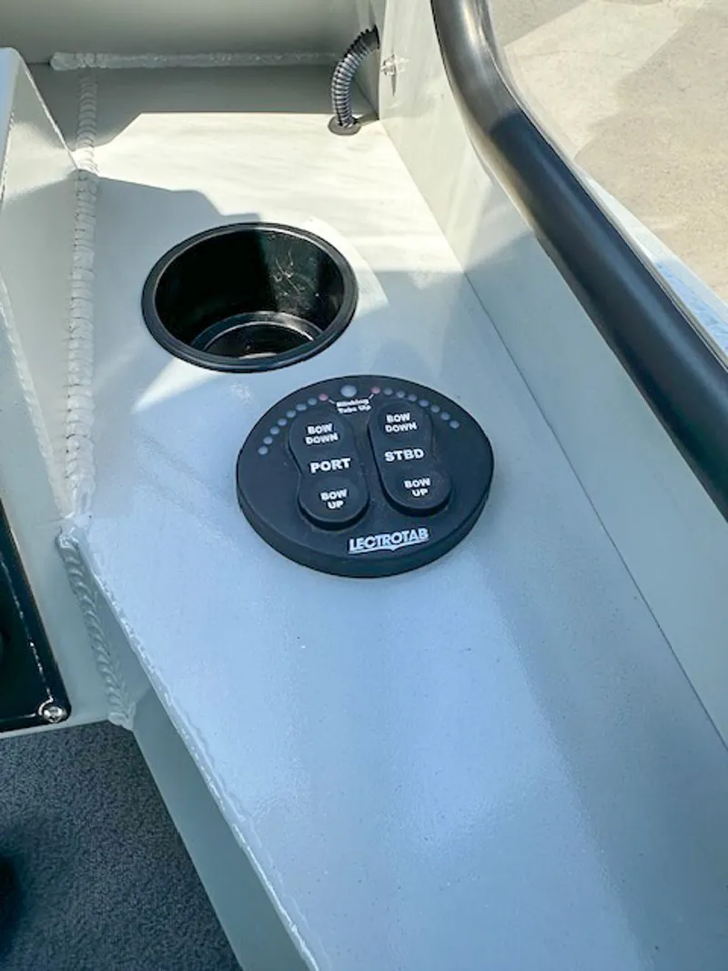 Slide: The Image of Hewescraft 210 Sea Runner ET 2015 - 12