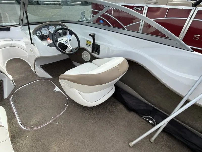 Slide: The Image of Four Winns H180 2009 - 10