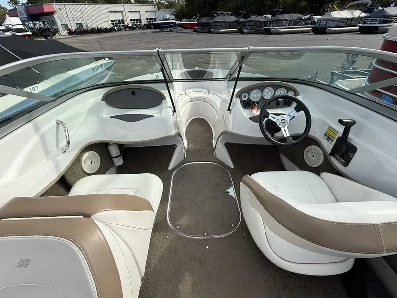 Slide: The Image of Four Winns H180 2009 - 6