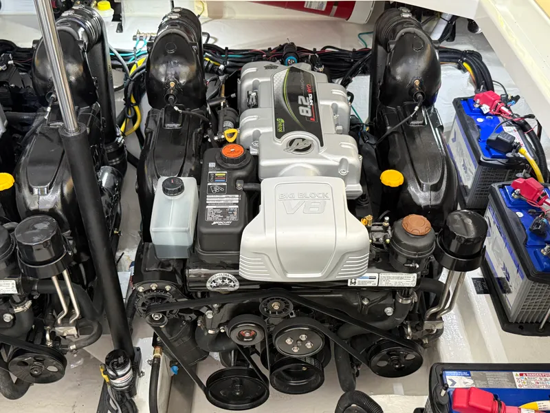 Slide: The Image of Cruisers 42 GLS 2027 - 60