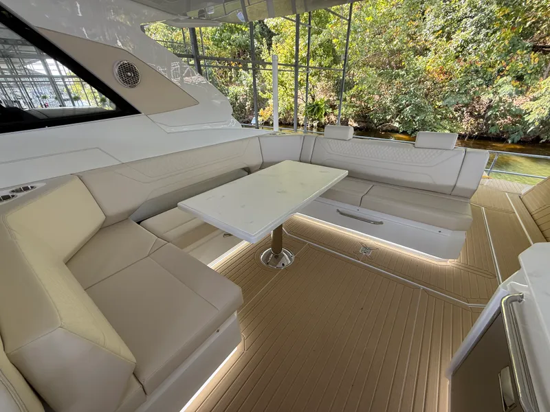 Slide: The Image of Cruisers 42 GLS 2027 - 25