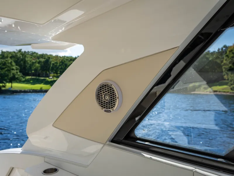 Slide: The Image of Cruisers 42 GLS 2027 - 67