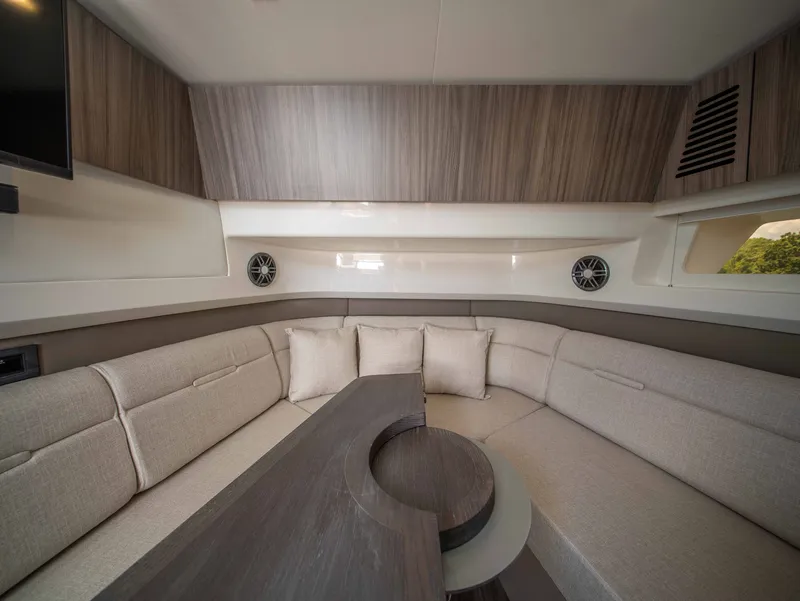 Slide: The Image of Cruisers 42 GLS 2027 - 41