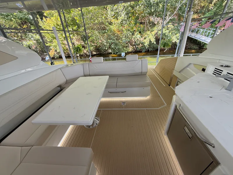 Slide: The Image of Cruisers 42 GLS 2027 - 18