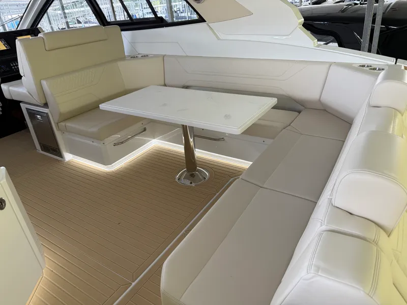 Slide: The Image of Cruisers 42 GLS 2027 - 15