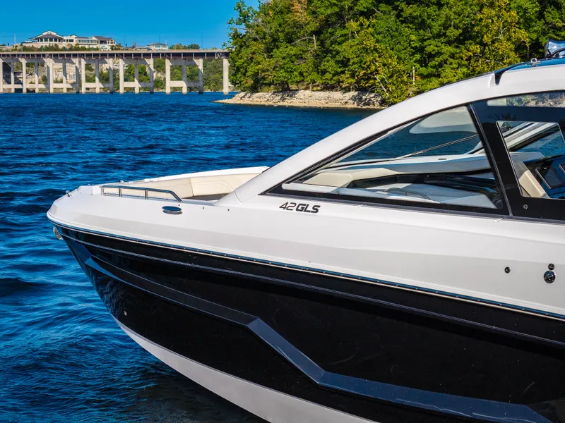 Slide: The Image of Cruisers 42 GLS 2027 - 13