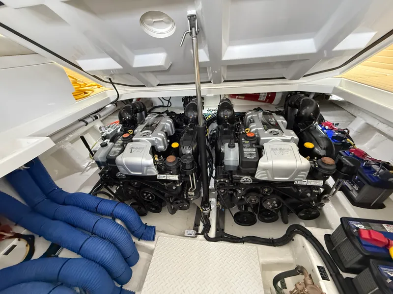Slide: The Image of Cruisers 42 GLS 2027 - 55