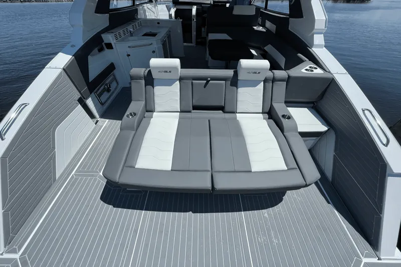 Slide: The Image of Cruisers 42 GLS 2027 - 5