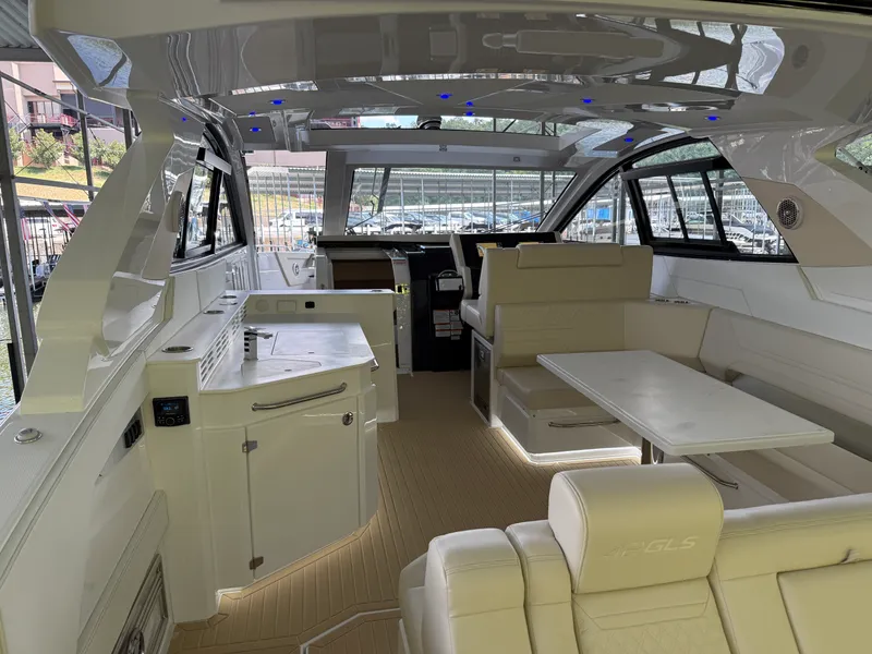 Slide: The Image of Cruisers 42 GLS 2027 - 14