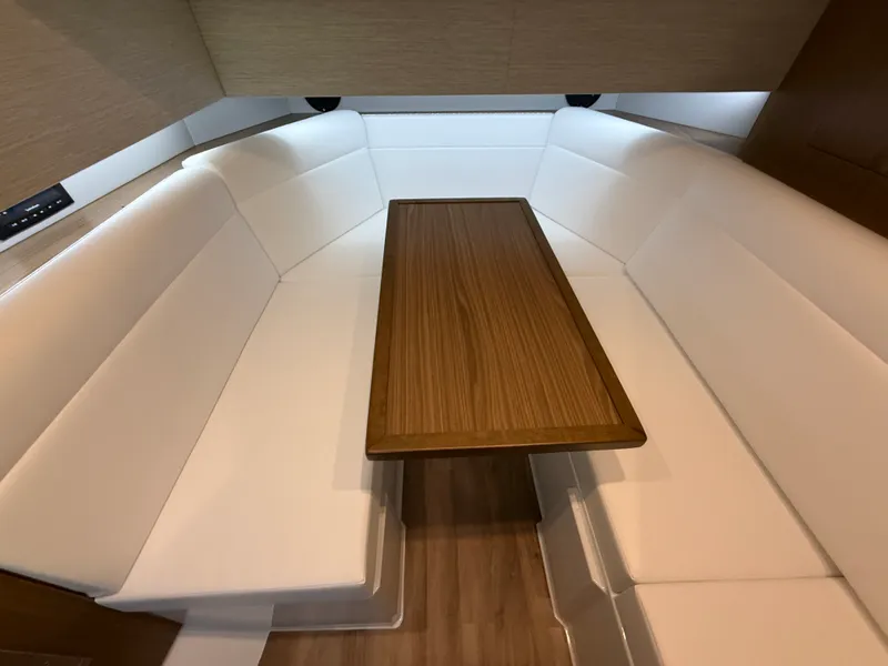 Slide: The Image of Cruisers 42 GLS 2027 - 46