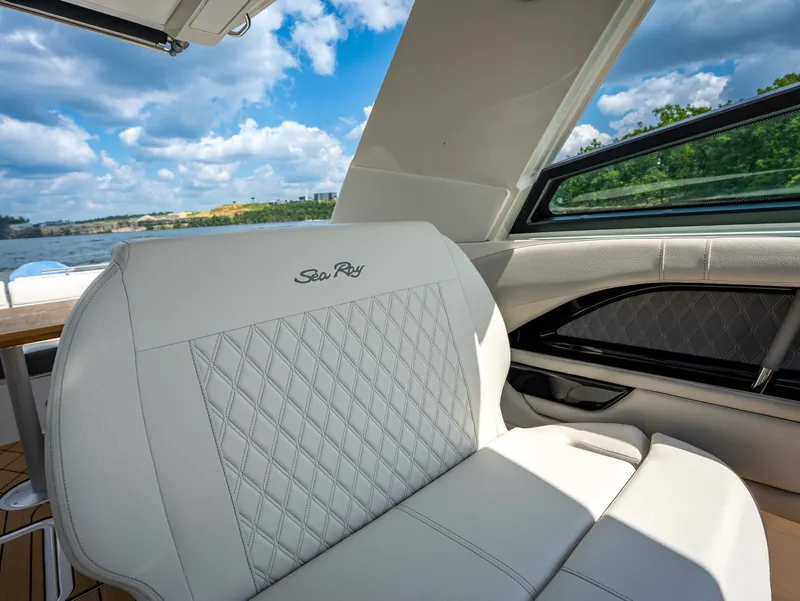Slide: The Image of Cruisers 42 GLS 2027 - 31
