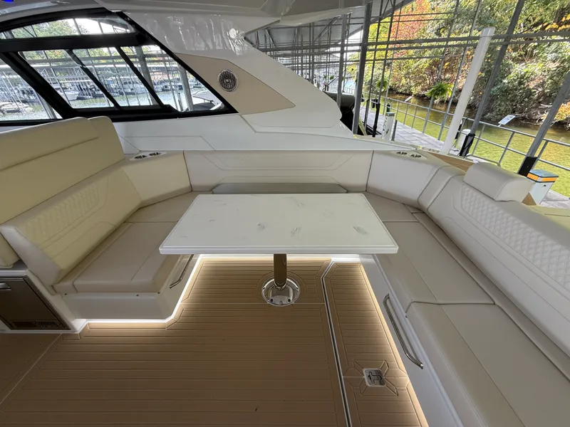 Slide: The Image of Cruisers 42 GLS 2027 - 16