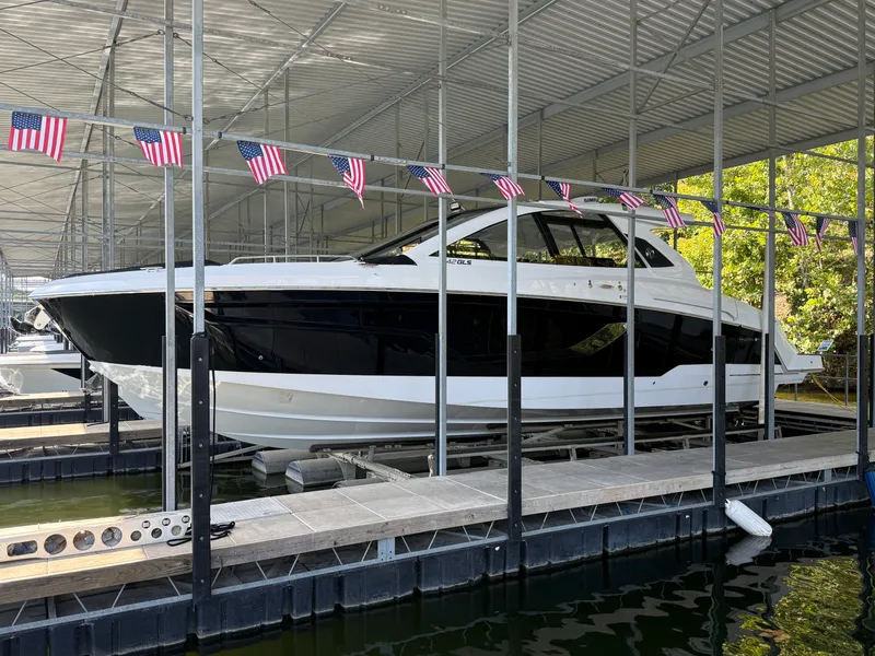 Slide: The Image of Cruisers 42 GLS 2027 - 1