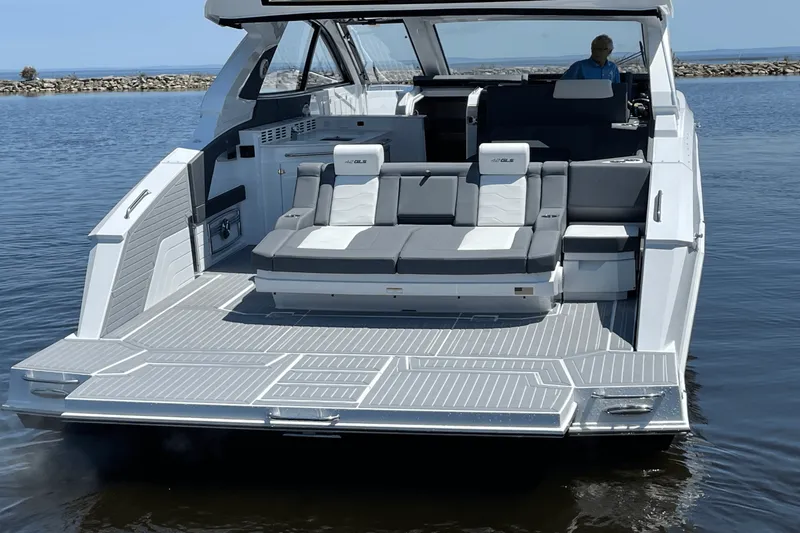 Slide: The Image of Cruisers 42 GLS 2027 - 7