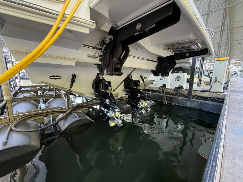Slide: The Image of Cruisers 42 GLS 2027 - 3