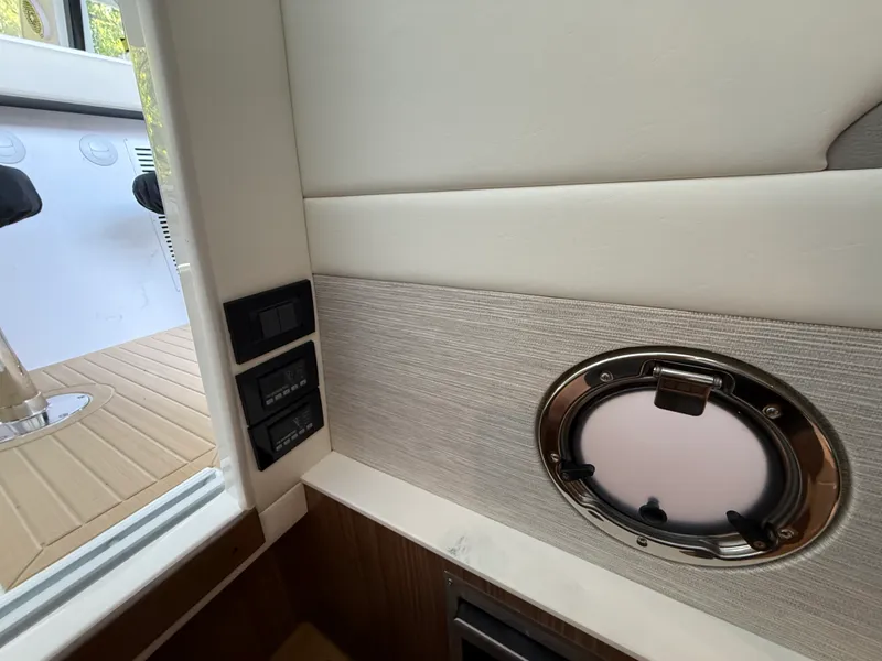 Slide: The Image of Cruisers 42 GLS 2027 - 52