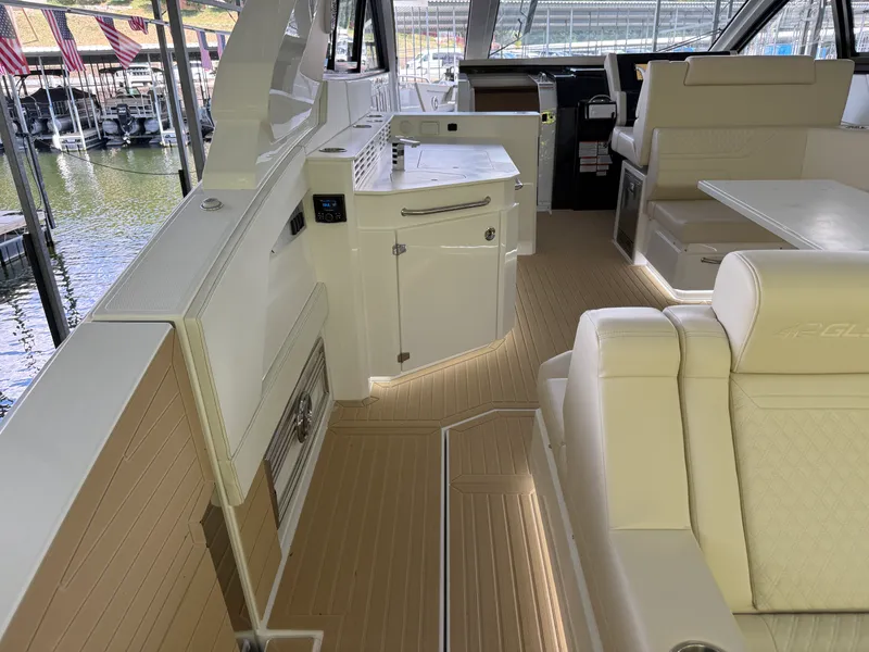 Slide: The Image of Cruisers 42 GLS 2027 - 13