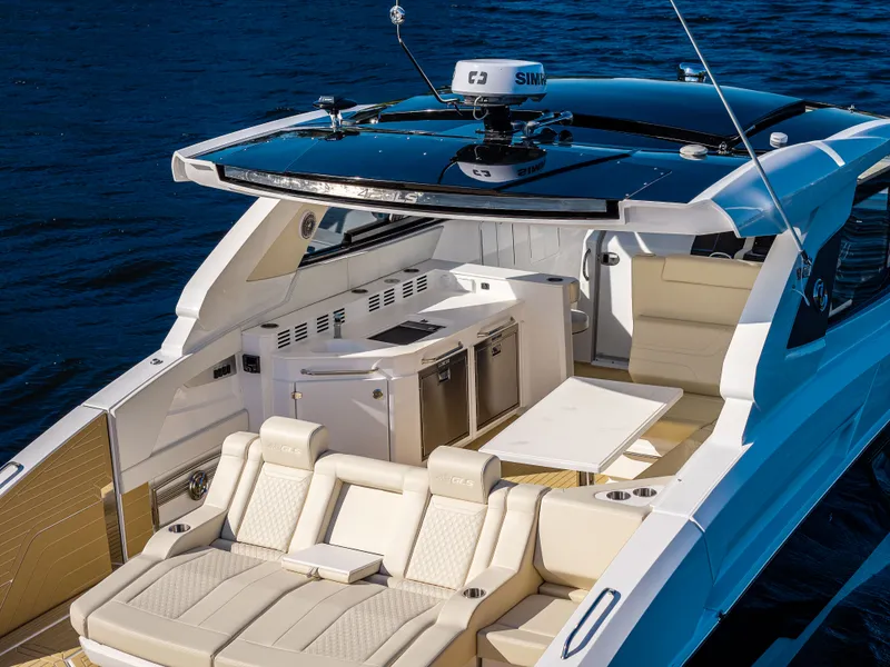 Slide: The Image of Cruisers 42 GLS 2027 - 33