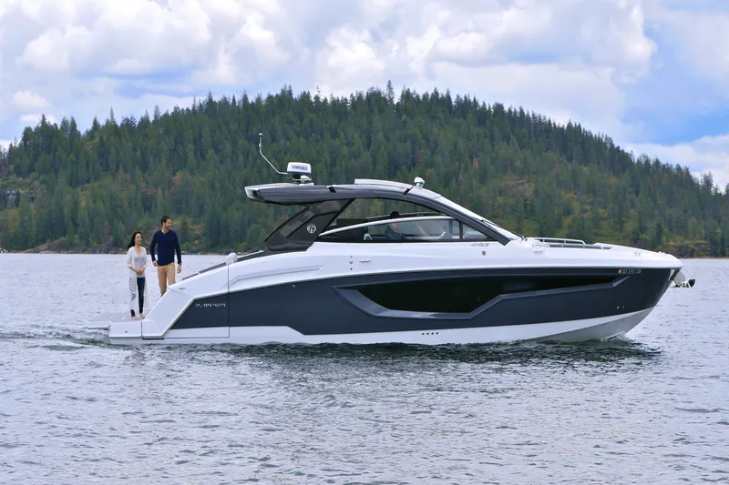 The Image of Cruisers 42 GLS 2027 - 0