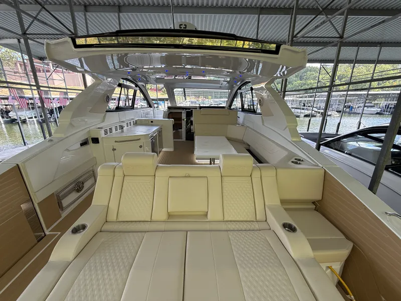 Slide: The Image of Cruisers 42 GLS 2027 - 11