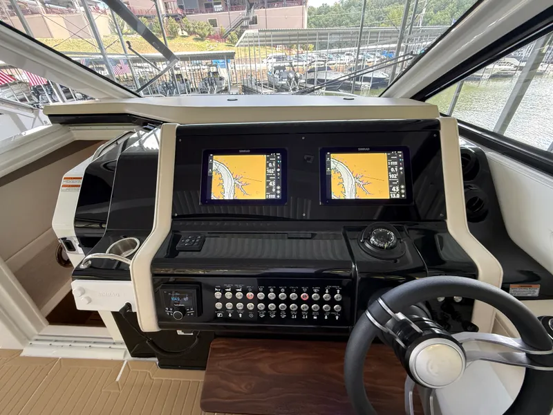 Slide: The Image of Cruisers 42 GLS 2027 - 31